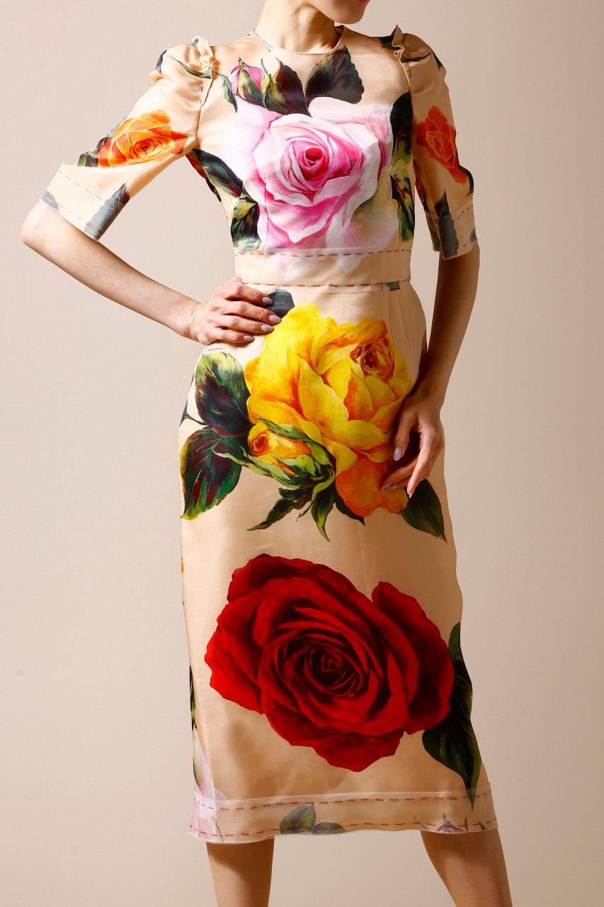 DOLCE＆GABBANA　シルク素材大きな薔薇柄プリントタイトドレス